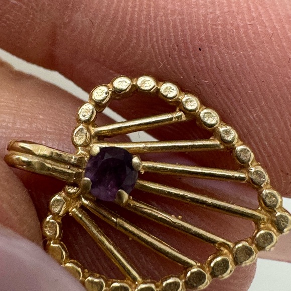 Jewelry - 14K yellow gold and amethyst heart pendant